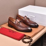 出厂价 水染牛里 菲拉格慕 高端 Salvatore Ferragamo 是国际顶级的鞋类奢侈品牌，来自时尚王国意大利，以传统手工设计和款式新颖誉满全球 专柜同