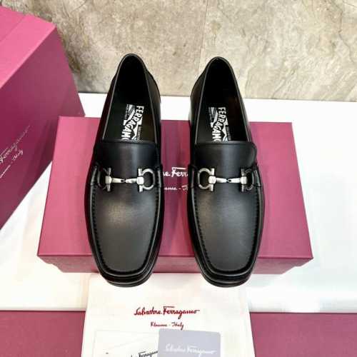 原单品质 品牌：Ferragamo 菲拉格慕 标准码：男码39–44 38.45可以定做 等级：官网同款 高品质男鞋 材料：定制头层小牛皮 搭配水染牛皮内里 牛