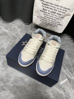 出厂 迪奥dior2024款 B57 爆款 休闲鞋中帮 最高版本 情侣款 原版爆拆一比一完美复刻 工艺做工细节到位 原版定制材料 超赞 最新元素组合 时尚休闲个