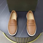 出厂价： BOTTEG* VENET* 高端精品Size：38-44 45定做 BV新品，小牛皮面水染牛皮内里经典风格与当代时尚气质和谐交融，橡胶鞋底轻便灵活,