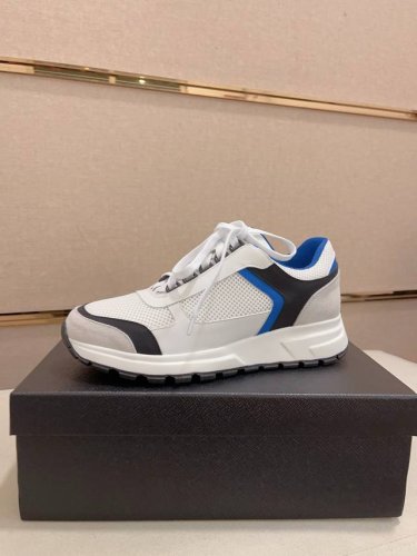 工厂价 PRADA 普拉达 顶级新款专柜同步发售，鞋面意大利进口头层牛皮面料 全进口真皮内里，完全1比1复刻，鞋底：原厂特供原版底，独家活动成型发泡大底超级舒适