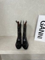Ganni ｜秋冬新品美式复古西部牛仔靴 肯豆同款西部靴真的太好穿了 秋冬穿正合适～ 西部风情搭配刺绣细节 潇洒又俏皮～ 修饰小腿线条 姐妹们早点下手 Size