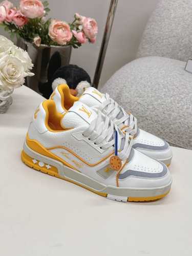 顶级代购版本 Lv Trainer 情侣限定系列休闲运动篮球鞋 颜值担当 上脚帅炸，每个颜色都是巨巨巨好看！潮人必备单品 原版订制压纹粒面小牛皮 非市面超纤皮