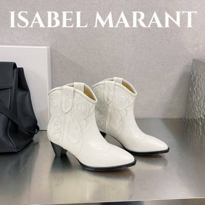 出厂价 Isabel Marant 伊莎贝尔 满满家族风格的一款经典电绣短靴标准的欧美风格代表 一个用极简风格来陈述一对靴子的牌子必不可少的一款简单靴~诠释百搭