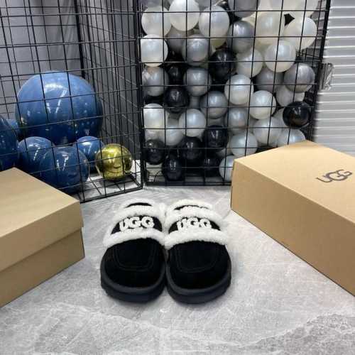 Ugg 24最新logo拖鞋太火啦！ 一眼就上头的款式 胖胖的方圆头鞋 加上羊毛边边logo 憨憨的可爱。鞋身很轻巧 走路简直可以跳起来！ 四色:栗色 咖色 沙