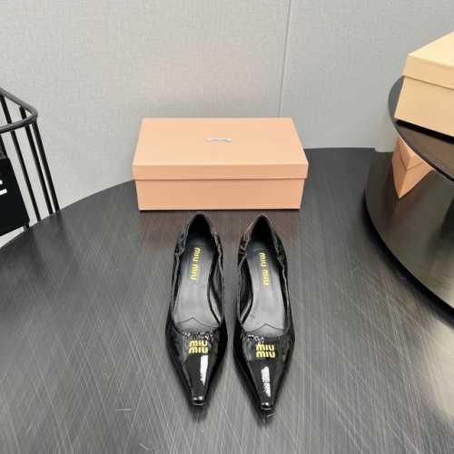 出厂: 独家顶级版本 MIUMIU缪缪2025vs春夏最新走秀爆款单鞋系列 尖头猫跟单鞋 MIUMIU秋冬T台走秀网红同款＂造梦不夜城＂，miumiu能在重要场