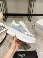 CELINE 思琳 25春夏新品走秀款面包鞋 CNY BLOCK厚底系列运动鞋、这一季运动休闲鞋无论从楦型的轮廓隔板的拼接都让人耳目一新、前后品牌LOGO相呼应
