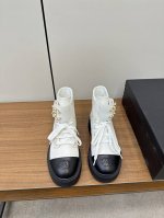 Ss Chanel 双c 格纹垫秀款马丁靴 裸靴 24Ss香奶奶新品短靴鞋 设计简约高级，超级百搭款！Chanel双c Logo扣件设计，进口羊皮肉眼可见的天然