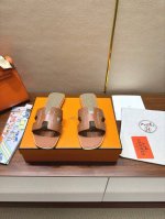 Hermes 爱马仕H拖平纹系列！上脚颜值超高！原版鞋1:1制作，顶级版本，上脚非常舒服大方，大牌名明最爱的奢侈品高档华丽的完美结合一体,为你展现出高贵不凡的人