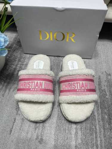 橙子出厂价 Dior 迪奥 秋冬新款刺绣字母毛毛拖鞋 码数：35-40