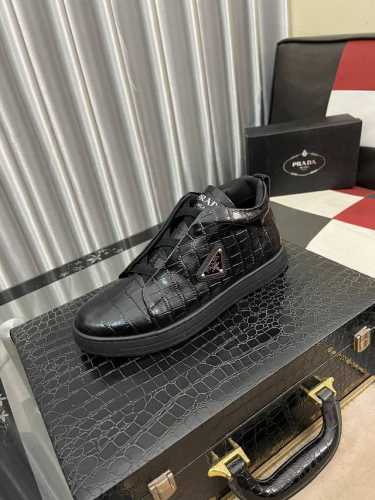 出厂价： Prada 普拉达-高端品质 休闲运动鞋-鞋面：小牛皮鞋身品牌金属扣件、-内里：透气皮里-大底：超轻tpu发泡 橡胶；成型大底-超高品控 做工精细：凸
