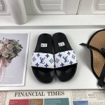 工厂价 LOUIS VUITON 路易威登情侣拖鞋，原版1.1订做，专柜经典款。鞋身高温附带logo，大底专柜附带logo ，任何细节都不错过 这款拖鞋专柜特别