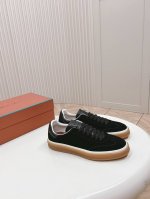 出 男款 Loro Piana 诺悠翩雅tennis Walk系列 Lp德训鞋 休闲 运动鞋 板鞋 原版购入开发 做货 这款新款绒面革网球鞋采用超低帮设计，适合