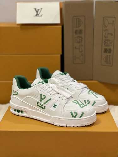 顶级版本 情侣款上线LVTrainer运动鞋的灵感源自复古篮球鞋，代表VirgilAbloh的标志运动此款款号1AAGXF，独家定制面料牛皮最新科技5D打印Mo