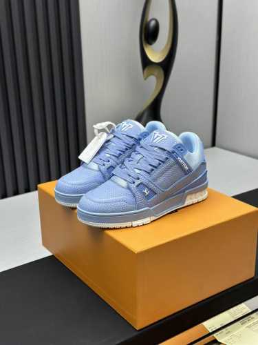 工厂直销 顶级版本 LV-路易威登-经典走秀新款空胶工艺 原版1：1开发复刻！！上脚非常舒适 奢侈用料，做工精细，中底印有欧洲制造英文字母鞋面由意大利进口小牛皮
