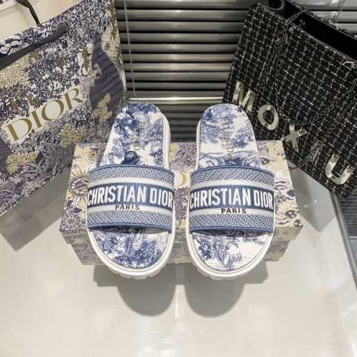 橙子出厂价 Dior 迪奥 电绣厚底印花凉拖鞋 经典耐看的懒人拖鞋，超级精美好看，洋气吸睛，舒适百搭。鞋面电绣图案，提花图案融入，释放文化底蕴，休闲且不失时尚。