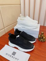 实价： Givenchy 纪梵希 高端版本 专柜同步发售鞋面：意大利进口品牌logo印花布匹 尽显奢华，羊皮内里加上双层组合，脚感舒适，鞋底：原厂特供气垫tup