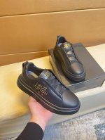 原单品质独家首发 阿玛尼 独特现代风运动鞋。休闲乐福原版皮 牛里 拒绝脱色磨脚 鞋底：原厂特供原版底，超酷 系带走路都带风风格设计 超舒服耐磨防滑原版底 。就好