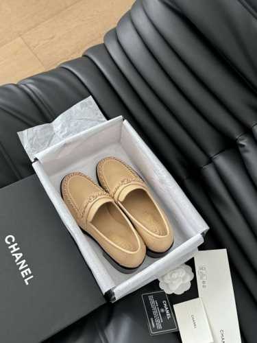 Chanel 小香24A新品蝴蝶结链条单鞋！ 原版1:1复刻 经典中的经典 无论搭配裤装还是裙装都是完美 小圆头的设计很好的修饰脚型 小仙女们必备！ 鞋面采用进