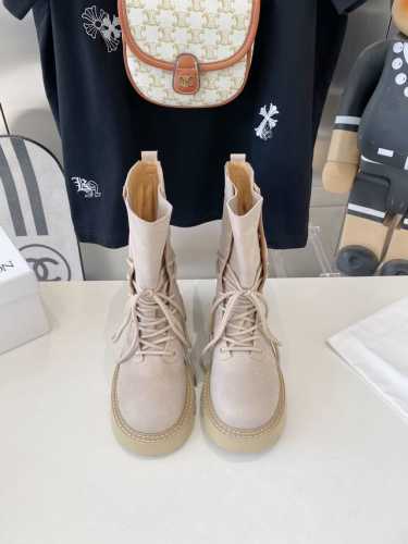 出厂价 Jw Anderson#新款时髦圆头绑带马丁鞋 时髦的马丁靴，简约大气的设计让整双鞋子看起来可爱和俏皮，绑带更是增加了整体的时尚感。绑带还可以根据自己的