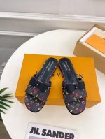顶级品质 louis vuitton ss25 new arrival～LV 25aw春夏新款高跟拖鞋｜村上隆系列今年最流行的白三彩色系搭配皮质铆钉蝴蝶结也太出