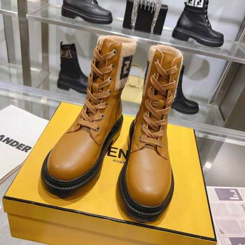 2024秋季新品 Fendi 芬迪飞织拼接时尚马丁靴。 面：黑色进口小牛牛 里：黑色混种羊皮里 大底：It发泡，轻盈舒适 原版一比一开模 码数：35-40码，4
