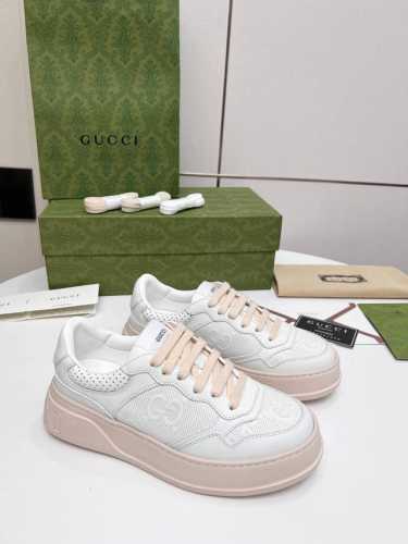 出厂价 Gucci 全新chunky 轻便软厚底运动系列！ G家情侣款饼干鞋，古驰专柜同步款，古奇走秀款！ 款式设计轻奢复古 厚底增高 相似于经典小白鞋的升级版