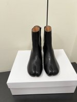 p530Maisonmargiela Mm6分趾 马吉拉经典分趾靴 辨识度极高，舒适度满分，不会过时的决绝子单品 小牛皮鞋面，牛皮鞋底！跟高3Cm 顶级品质35