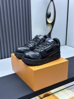 工厂价 顶级版本 胖丁 LV-路易威登-经典走秀新款空胶工艺 原版1：1开发复刻！！上脚非常舒适 奢侈用料，做工精细，中底印有欧洲制造英文字母鞋面由意大利进口小