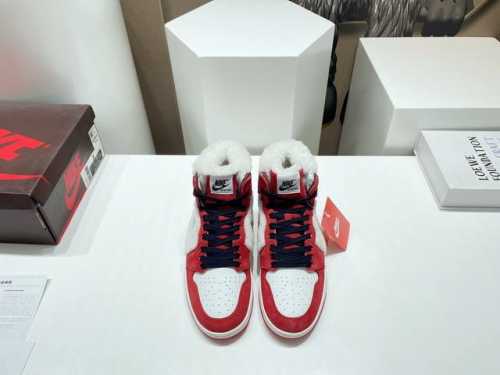 出厂:毛鞋 独家顶级版本 Air Jordan耐克联名23vs秋冬季最新王炸爆款系列 情侣彩色拼毛休闲鞋 唯独一款牛皮拼接纯羊毛的高帮鞋，耐克乔一情侣毛鞋让鞋迷