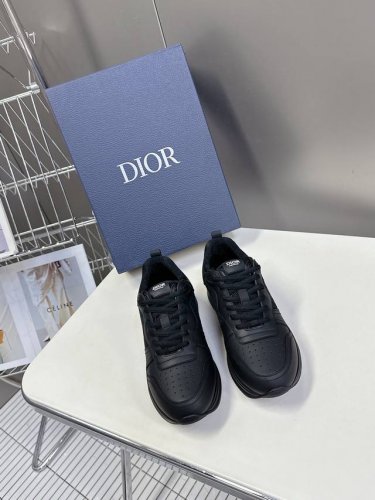 Dior 迪奥 经典B25系列runner休闲 运动鞋 跑步鞋已经调整到极致 大底升级 面料升级 舒适度全面升级！原版购入开发 做货 这款 B25 Runner