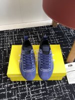 代购级 鬼塚虎Onitsuka Tiger SCLAW以经典重塑未来，SCLAW系列延续了Onitsuka Tiger的标志性设计语言，同时注入现代潮流元素。鞋