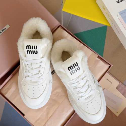 顶级版本：女款 Miumiu缪缪 最新爆款 厚底 漂白 做旧 复古 小脏鞋 休闲 运动鞋 板鞋 小白鞋 原版购入开发 做货 这款漂白皮革和麂皮运动鞋加以磨损效果