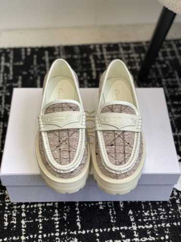 代购级 Dior 迪奥 25ss 新款 超轻 乐福鞋 全新大底厚底 版面力求打造时尚经典单品 巴黎时装周第一场分量十足的大秀场打造的新品 灵感由D主设计师巧妙结