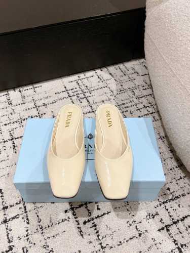 Prada 普拉达 25ss早春新款 绝美方头平底玛丽珍鞋时尚界久违的极简之美 经典时尚配色 毫不费力的优雅风来袭 时髦 精致 绝美 方头开边珠外穿时尚气质简约