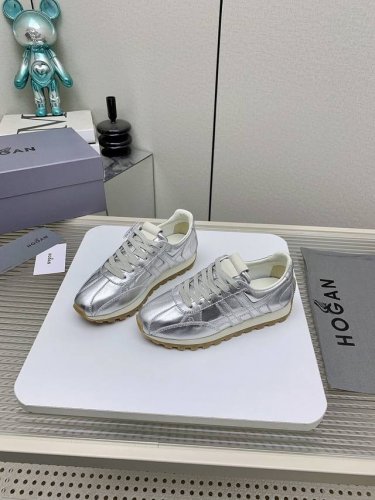 女 高版本 男10 高版本 Hogan 霍根 25 86Er系列 运动 休闲 阿甘鞋 早春新品86Er系列H671运动休闲鞋复古时尚厚底鞋，以经典而不失时尚的设