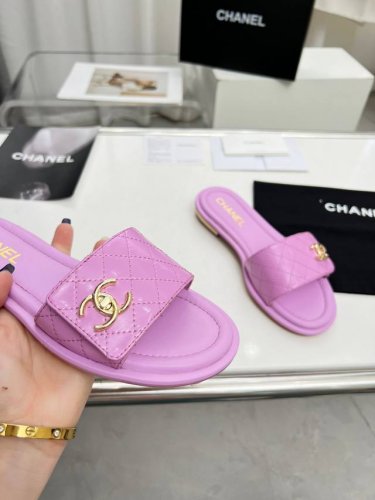 橡胶底 +40可订做真皮底 Chanel23P香奈儿春夏新款蜜儿拖鞋，夏季必备款，女神系列，拥有香家特色优雅名媛气质，超级耐看，让人无法抗拒。 鞋面彩用原版开模