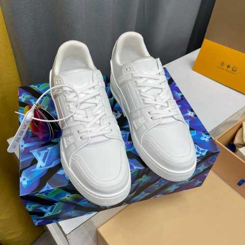 顶级版本 上线男款39-44 45.46 本款 LV Trainer 运动鞋将科技织物融入光滑和粒面小牛皮，以 Monogram 花卉点缀外底，展现男装艺术总监