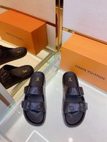 39-45 Louis V*高端精品 奢品拖鞋，1:1高端品质，休闲阳光宽松舒适型，最高版本高品质精品，经夏季必入哦！ 抽屉盒包装 退换损坏扣50元