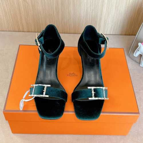 4.5Cm 组图 出厂价 Hermes 爱马仕 Judy 105高跟凉鞋 时尚又百搭 搭配hapi鞋扣 超级舒服 每个细节都做到极致 搭配同色调标志性纯鞋扣 设