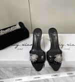 Giuseppe Zanotti Gz 仙女风凉鞋 Giuseppe Zanotti Design秉承了其传统意大利工艺，专注精巧细节，打造优雅女人味，每一双