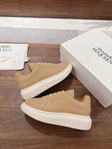 专柜最新上新 ：女款 男款 顶级高端版本alexander Mcqueen 亚历山大麦昆 Ss 新款 阔型运动鞋小白鞋休闲鞋新色！ 后尾巴真的是太有特色太好看了