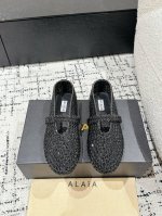 顶级版本ALAIA 阿莱亚 25 春夏 最新 芭蕾舞水钻鞋 彰显独特魅力，就从这双 ALAIA水钻鞋开始。穿上它，让每一步都散发自信与优雅，点亮你的每一个瞬间！