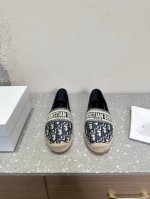 Dior 迪奥 25ss春夏新款 刺绣logo 渔夫鞋 休闲鞋春季新品平底百搭经典懒人鞋 全新刺绣 图案鞋面 彰显标志性风范 鞋面：采用原版开模定制logo环保