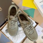 顶级版本：男款 澳洲ugg 系带 厚底 轮胎 休闲靴 户外 工装风 短靴 马丁靴 原版购入开发 做货 Ugg轮胎休闲靴 这款靴子比一般马丁靴轻很多 并旦鞋面采用