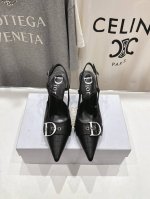高版本出厂 Dior*迪奥D家2025Ss春夏新款布洛克风高跟凉鞋！顶级版本～ 超美的脚踝扣上脚超仙儿尖头设计巨拉长腿型 鞋头大Cd扣设计简约又不失甜美 原版羊
