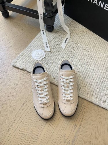 Chanel 24K新款休闲小白鞋 顶级版本！非常轻 运动通勤必备 侧面注塑logo 上脚很秀气 鞋面原版定制牛皮 内里羊皮 原版大底 码数：35-41 定制不