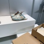 高品质出厂半拖 ！顶级品质情侣款！ 新色！ Miumiu 530 2025春夏新款联名款Nb复古网面运动鞋休闲鞋！ Miu Miu 缪缪大秀上爆出的这双与New