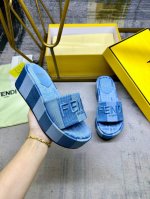 fendi最新爆款宽带厚底拖鞋，条纹帆布材料+Ff提花帆布鞋底，Fendi丝线刺绣，35-42码，