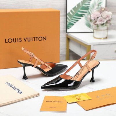 顶级品质 Loui* Vuitte** 新款梅花跟凉鞋 本款 Blossom 高跟鞋选用绒面羊皮革，以漆面牛皮革编织大号蝴蝶结。利落尖头和花卉形状鞋跟道出系列辨